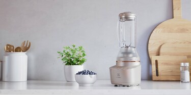 Compact blender in Soft Sand