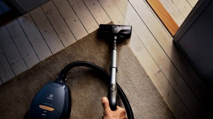 Cleaning carpet